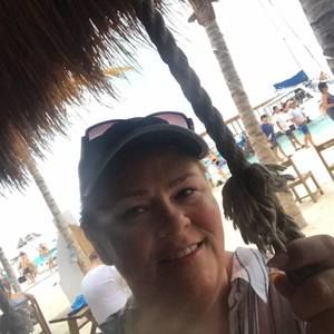 Meet your Posher, Corrie